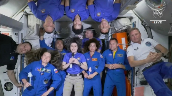 В октябре 2022 г., впервые в истории, на орбите одновременно работали пять женщин: четыре из них – американки Джессика Уоткинс и Николь Манн, итальянка Саманта Кристофоретти и россиянка Анна Кикина – на МКС, а Лю Ян – на китайской станции «Тяньгун». Кадр с МКС из видеотрансляции NASA